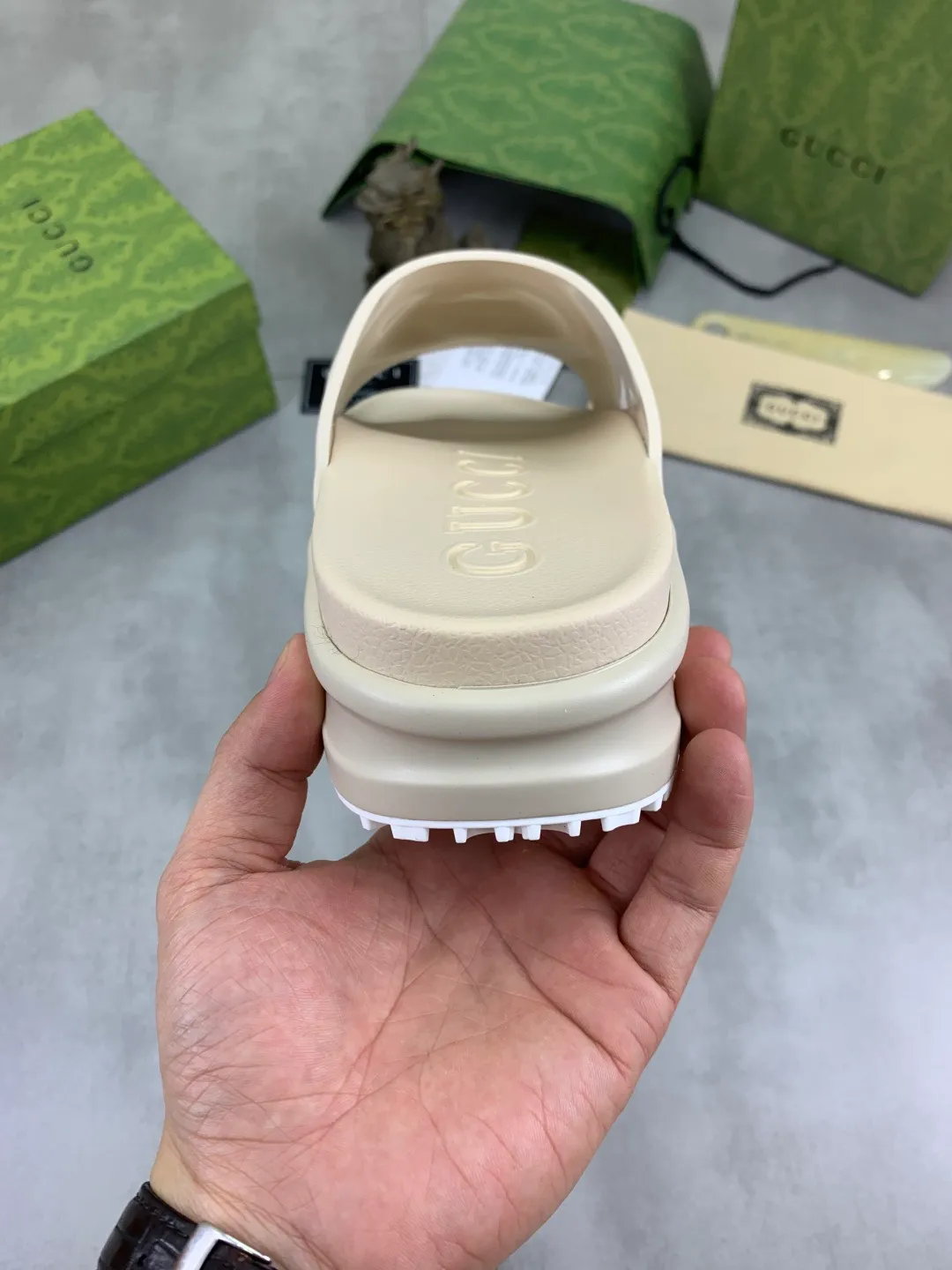 Men's Men's Shoes 💰P300💰[New Style] High Version 🎁🎁🎁 GUCCI New Year of the Snake casual slippers, original official website, perfect workmanship, transmitting a kind of noble luxury, sublimating its definition of luxury in Gucci's high-end extraordinary craftsmanship. Original Gucci double G combination outsole, code number: 35-46, complete package